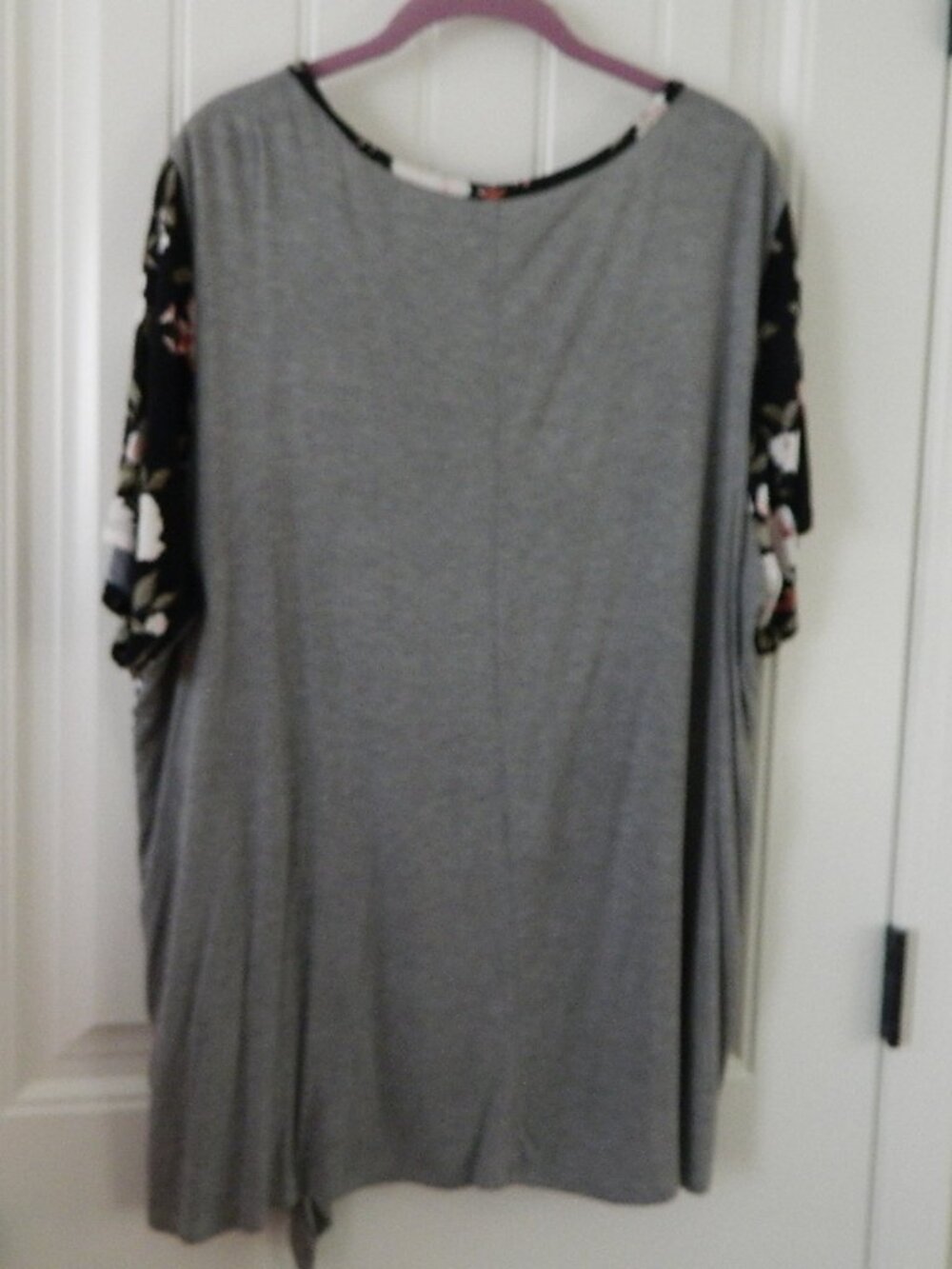 Black/Gray/Pattern Color Block Top - Picture 2 of 6